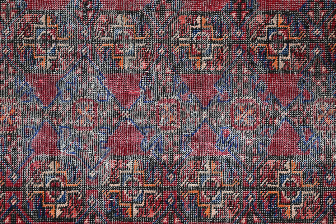red Runner rug 2' 9" x 12' 4"