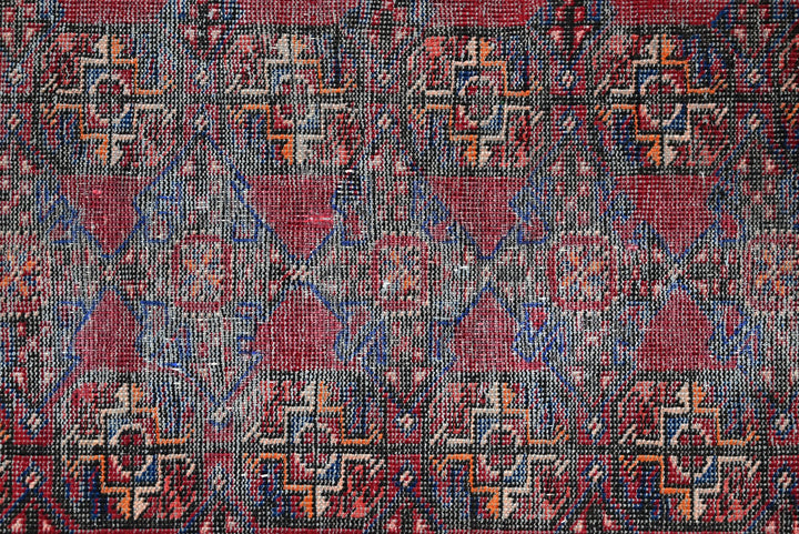 red Runner rug 2' 9" x 12' 4"