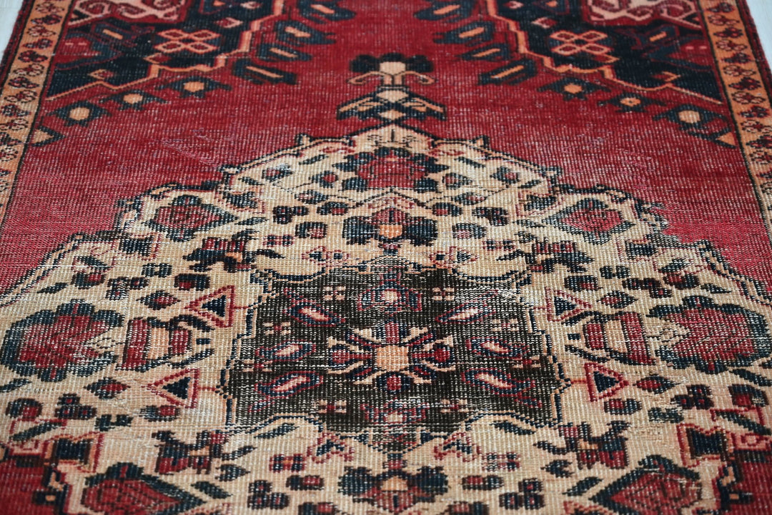 red Medium rug 3' 6" x 8' 10"