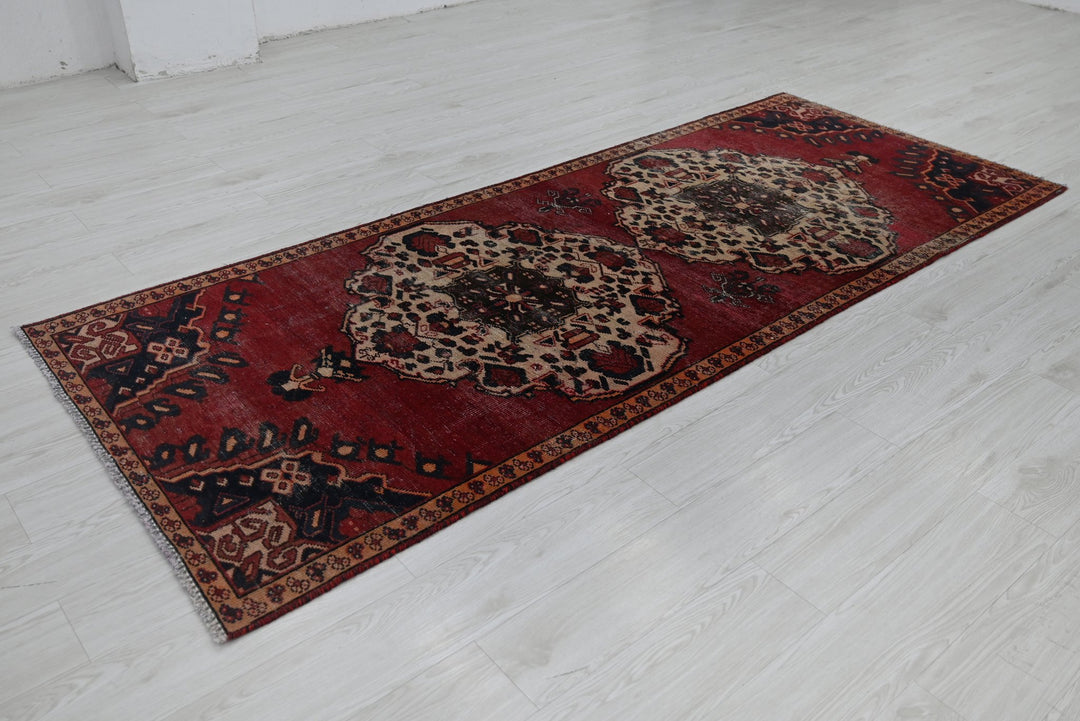 red Medium rug 3' 6" x 8' 10"