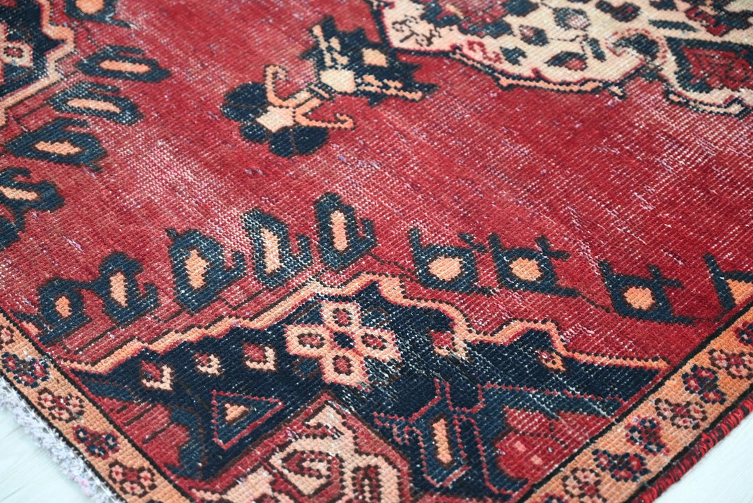 red Medium rug 3' 6" x 8' 10"