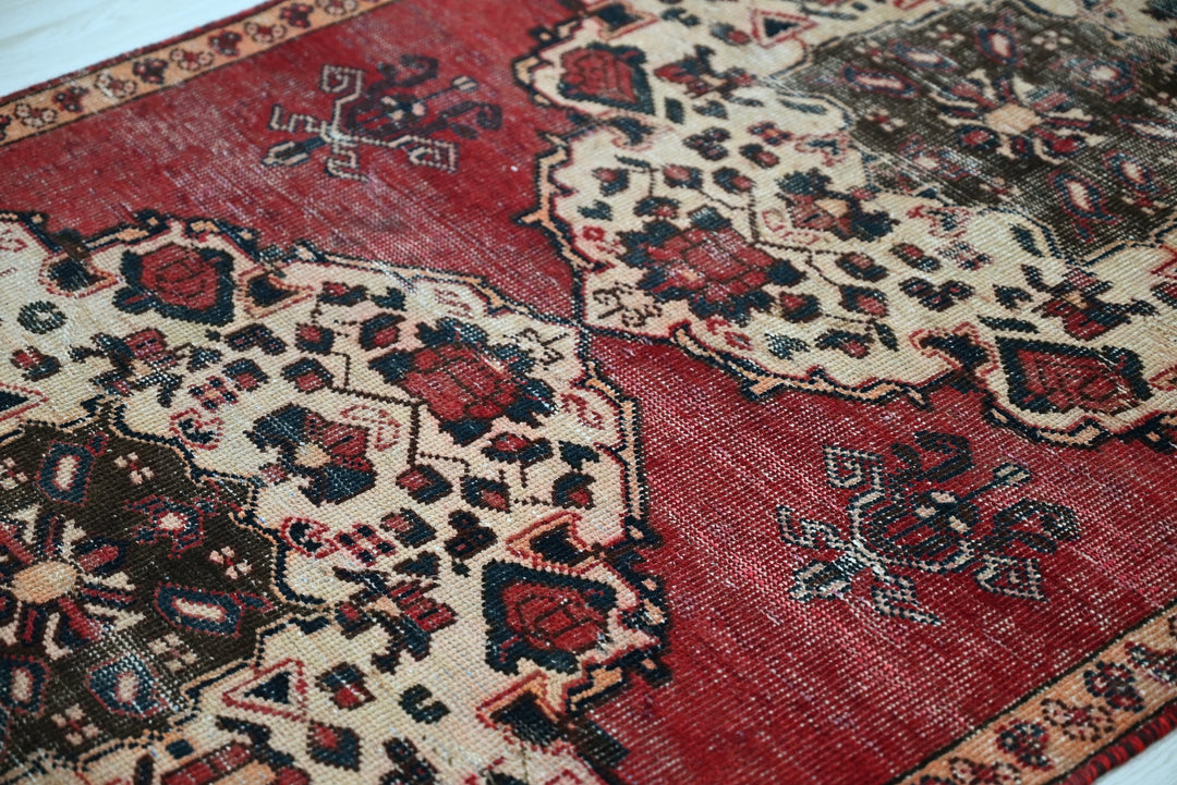 red Medium rug 3' 6" x 8' 10"