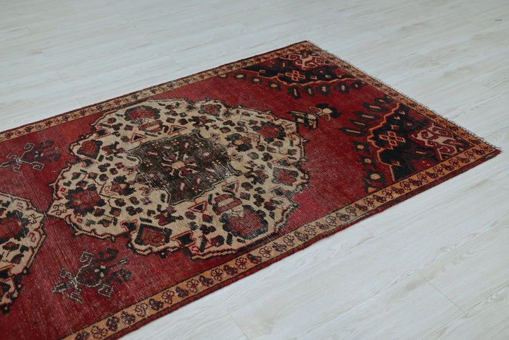 red Medium rug 3' 6" x 8' 10"