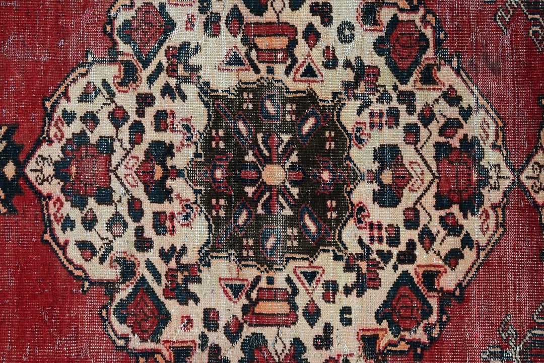 red Medium rug 3' 6" x 8' 10"