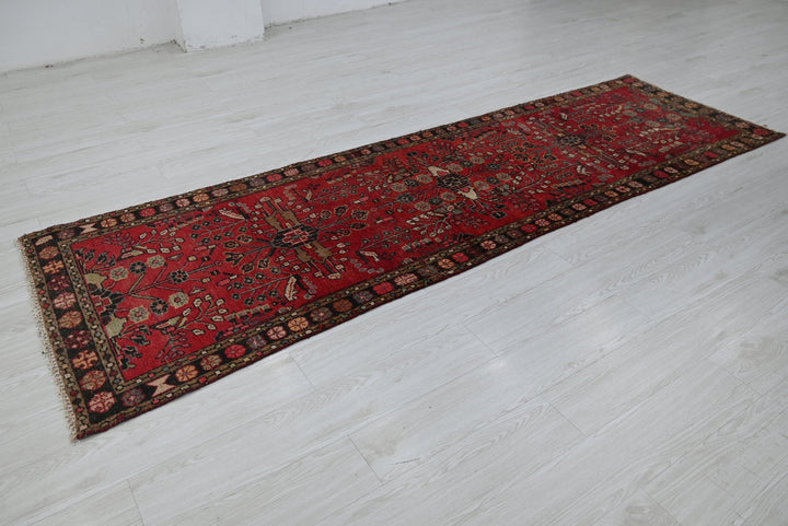 red Runner rug 2' 9" x 9' 6"