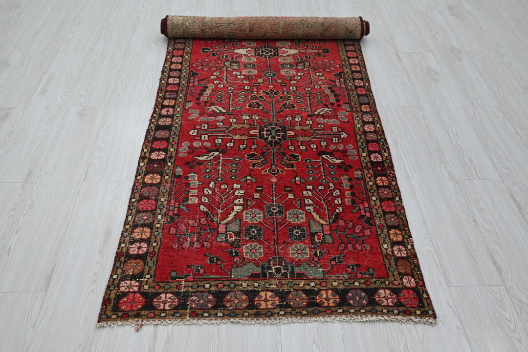 red Runner rug 2' 9" x 9' 6"
