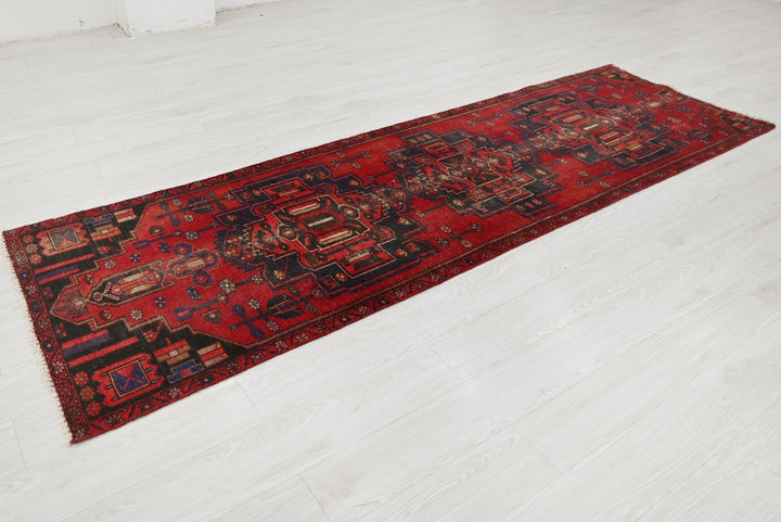 red Runner rug 2' 10" x 9' 5"