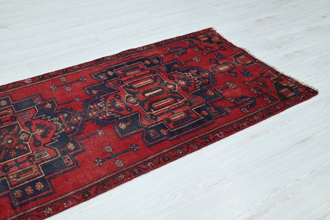 red Runner rug 2' 10" x 9' 5"