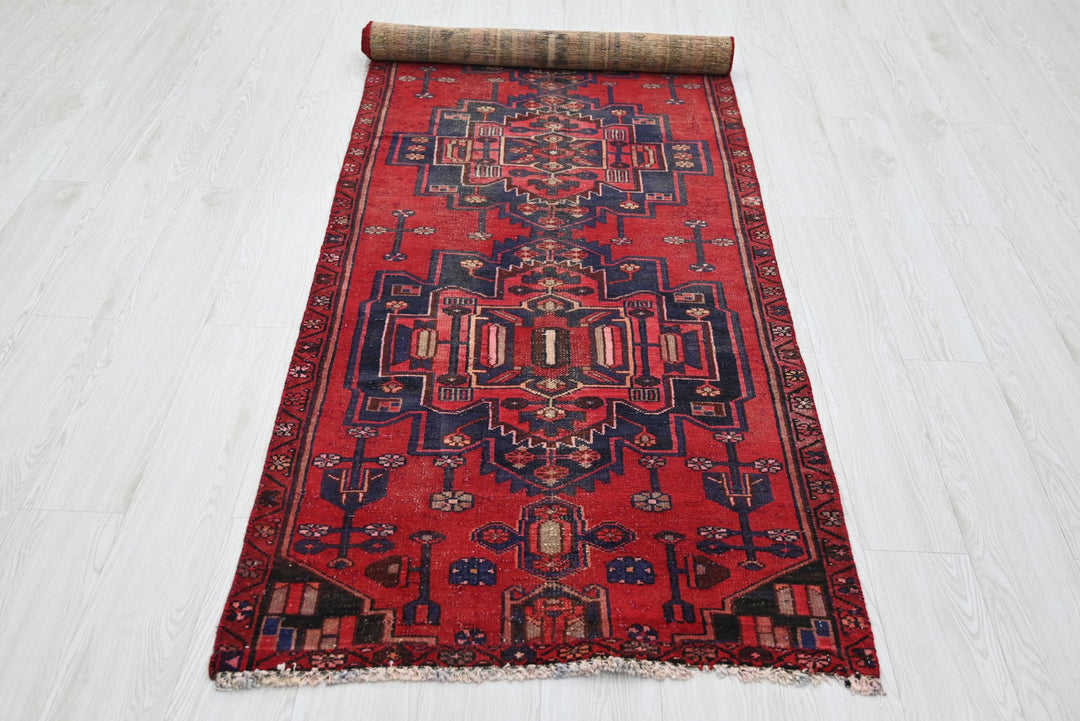 red Runner rug 2' 10" x 9' 5"