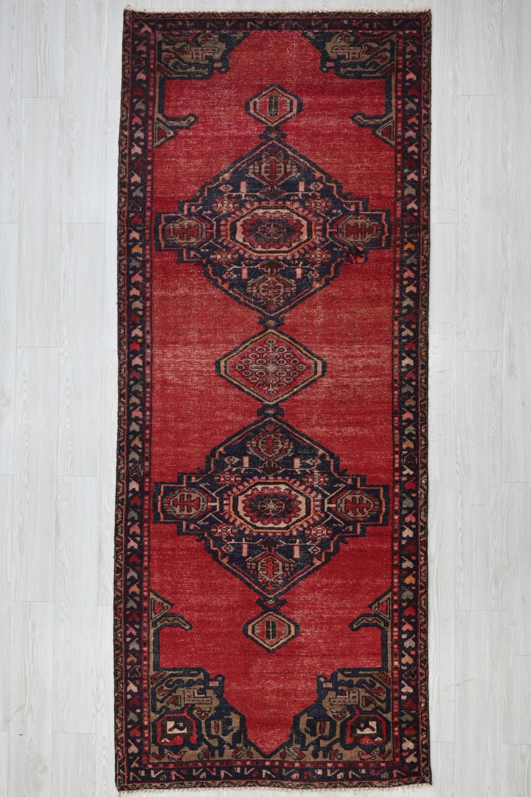 red Medium rug 3' 6" x 9' 0"