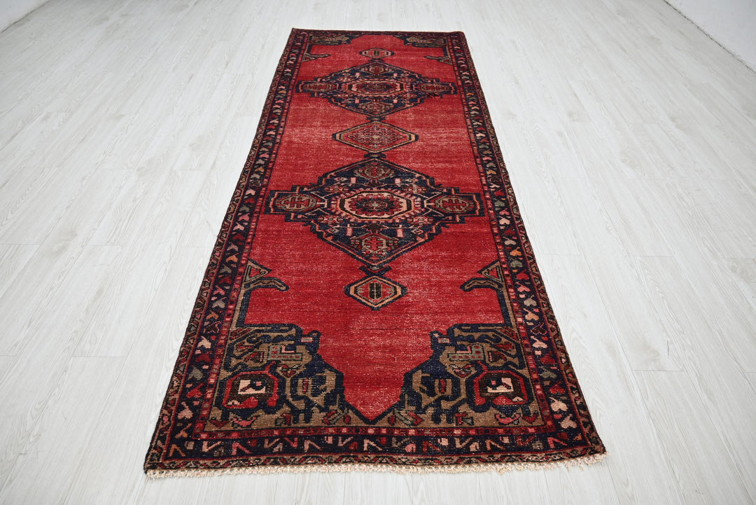 red Medium rug 3' 6" x 9' 0"
