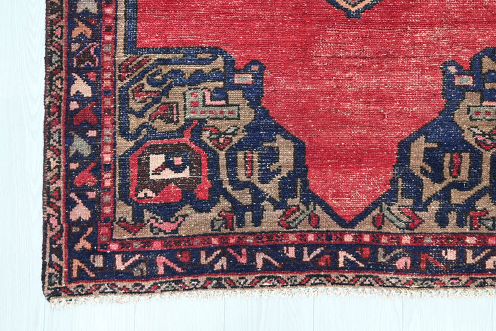 red Medium rug 3' 6" x 9' 0"