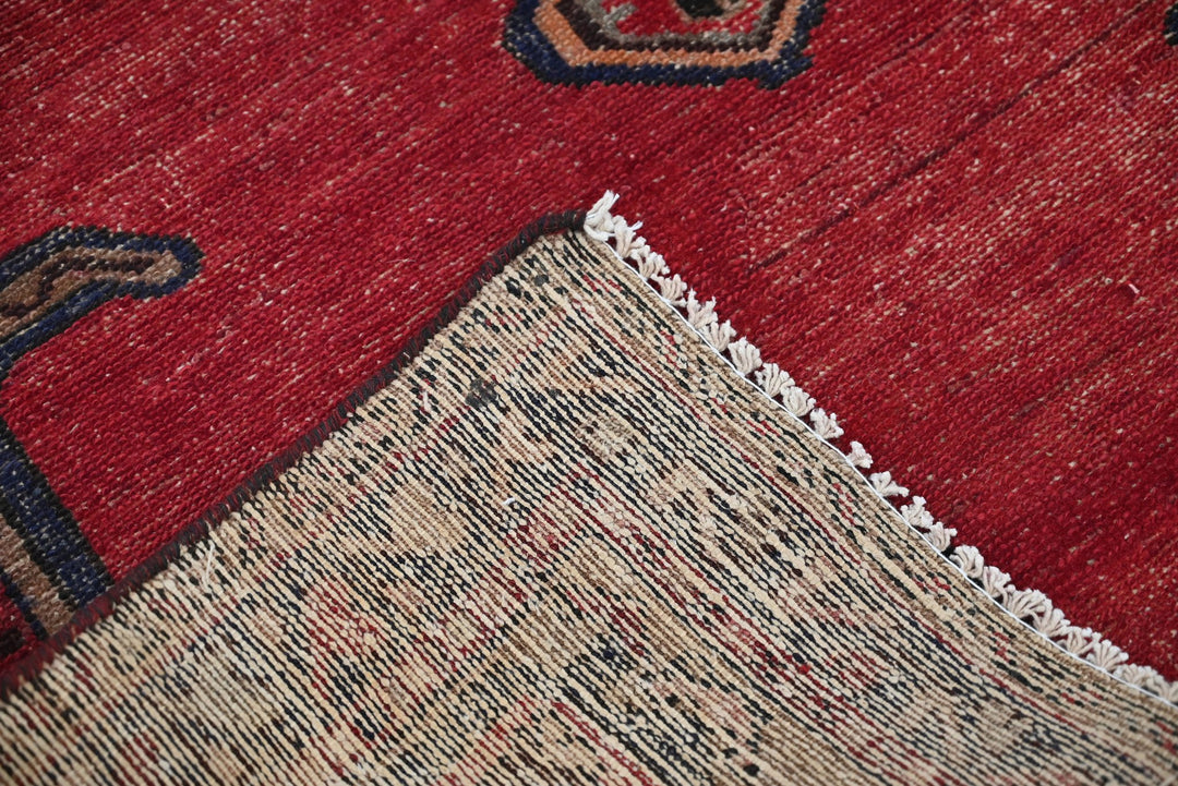 red Medium rug 3' 6" x 9' 0"