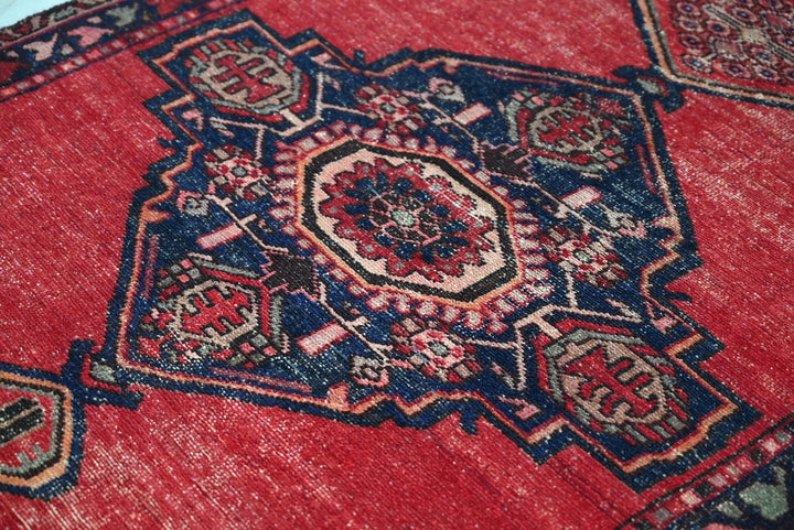 red Medium rug 3' 6" x 9' 0"