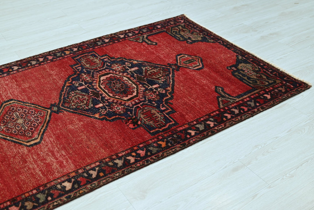 red Medium rug 3' 6" x 9' 0"
