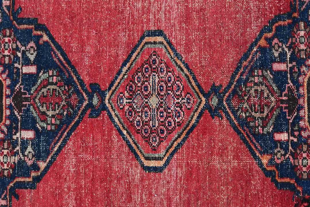 red Medium rug 3' 6" x 9' 0"