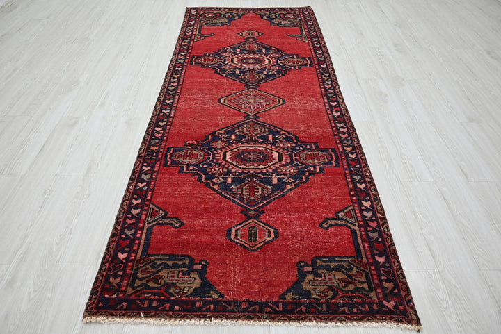 red Medium rug 3' 6" x 9' 0"