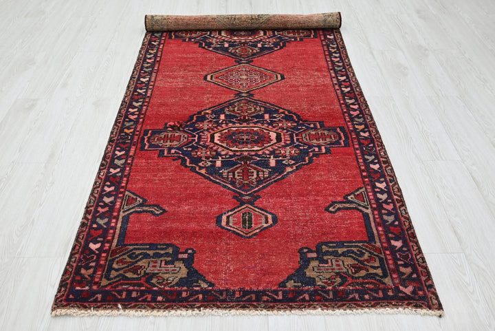 red Medium rug 3' 6" x 9' 0"