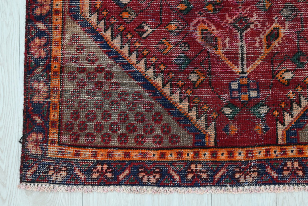 red Runner rug 3' 3" x 9' 5"