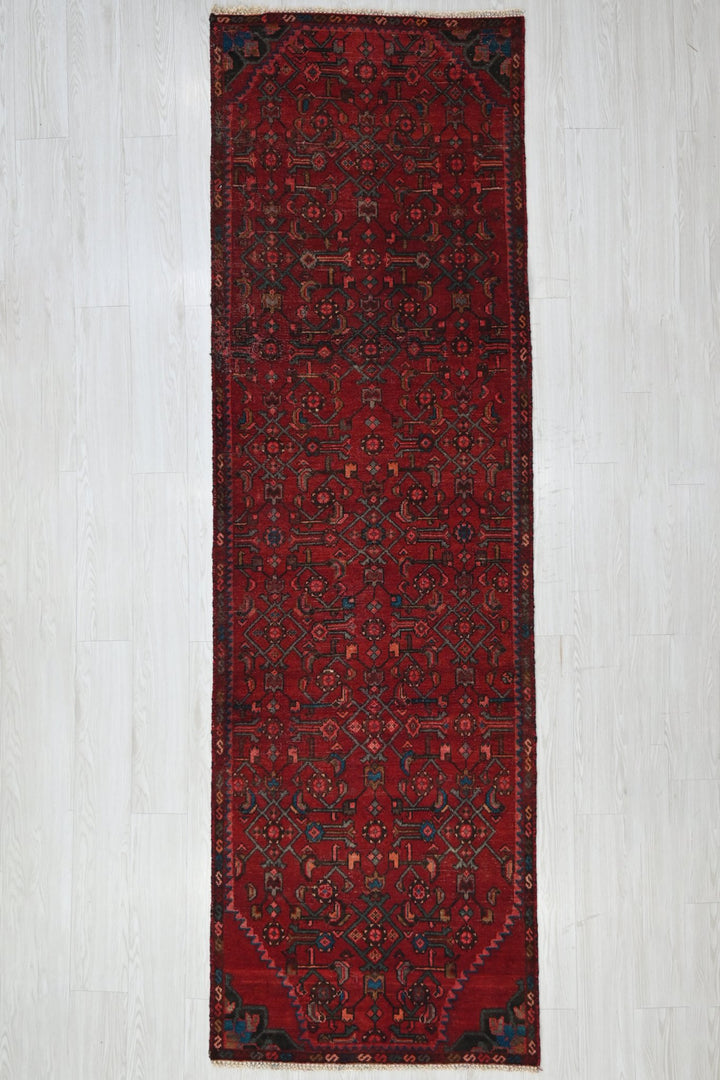 red Runner rug 2' 11" x 8' 11"