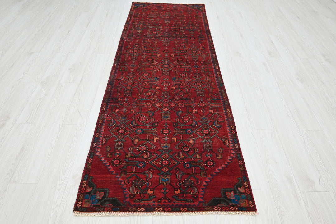 red Runner rug 2' 11" x 8' 11"