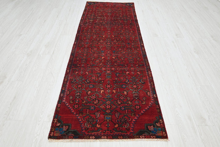 red Runner rug 2' 11" x 8' 11"