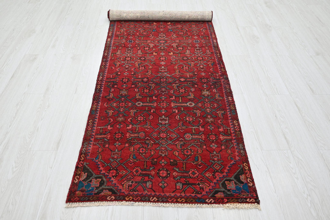 red Runner rug 2' 11" x 8' 11"