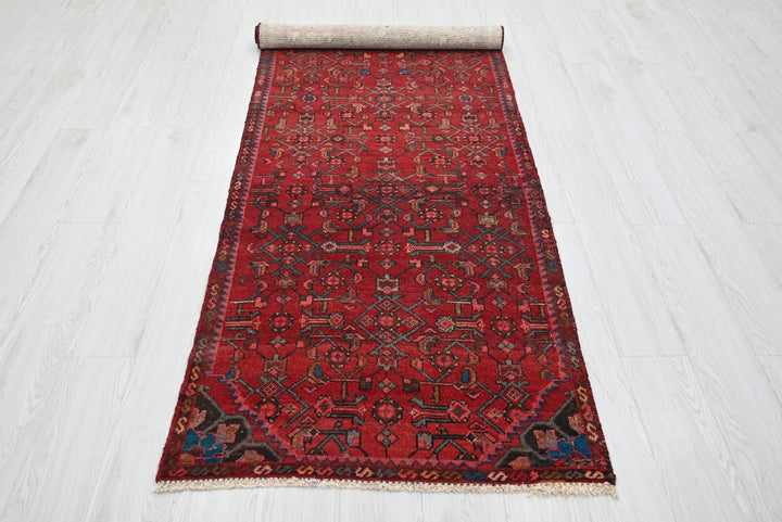 red Runner rug 2' 11" x 8' 11"