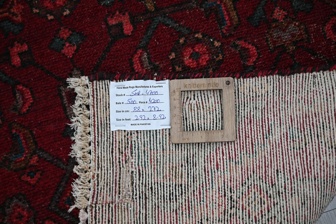 red Runner rug 2' 11" x 8' 11"