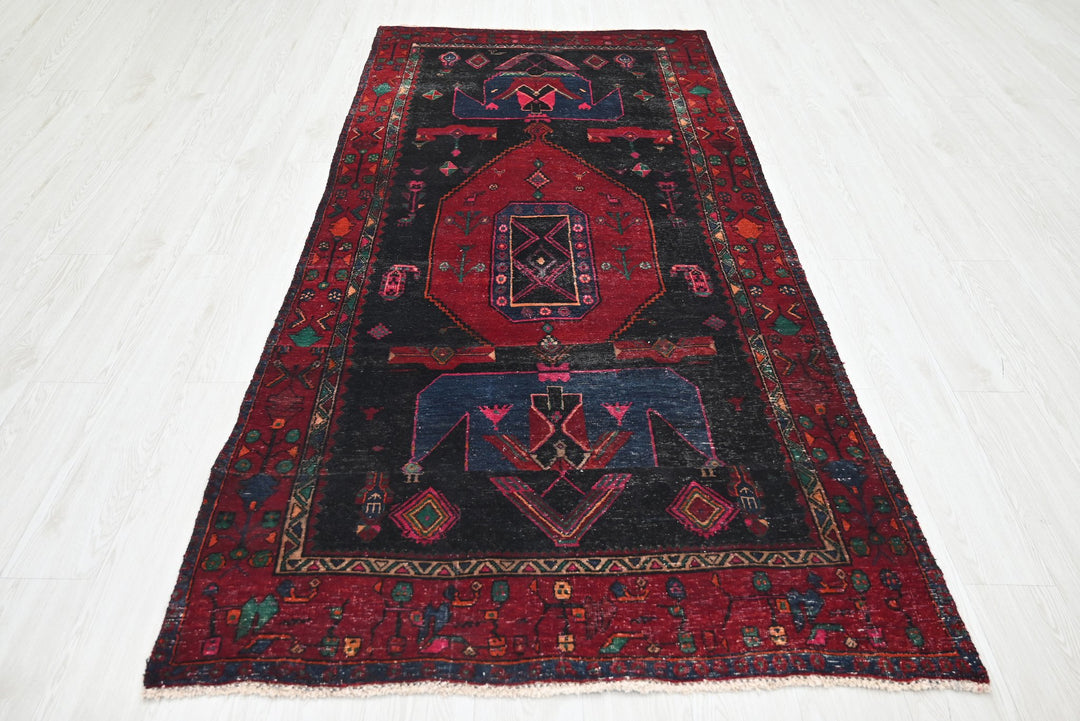 black Medium rug 3' 10" x 8' 4"