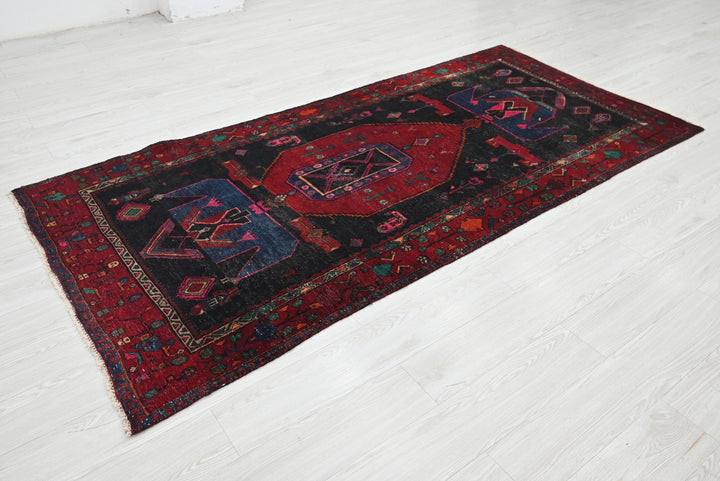 black Medium rug 3' 10" x 8' 4"