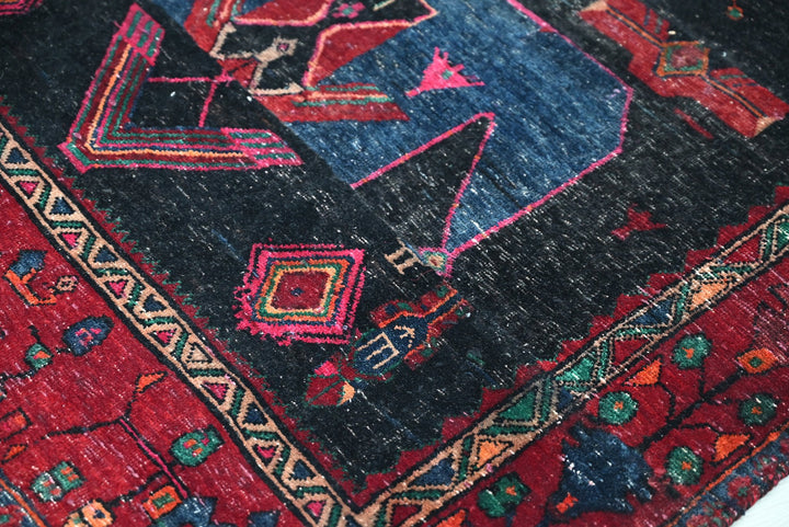 black Medium rug 3' 10" x 8' 4"