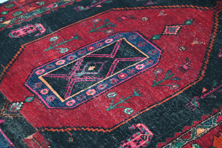 black Medium rug 3' 10" x 8' 4"