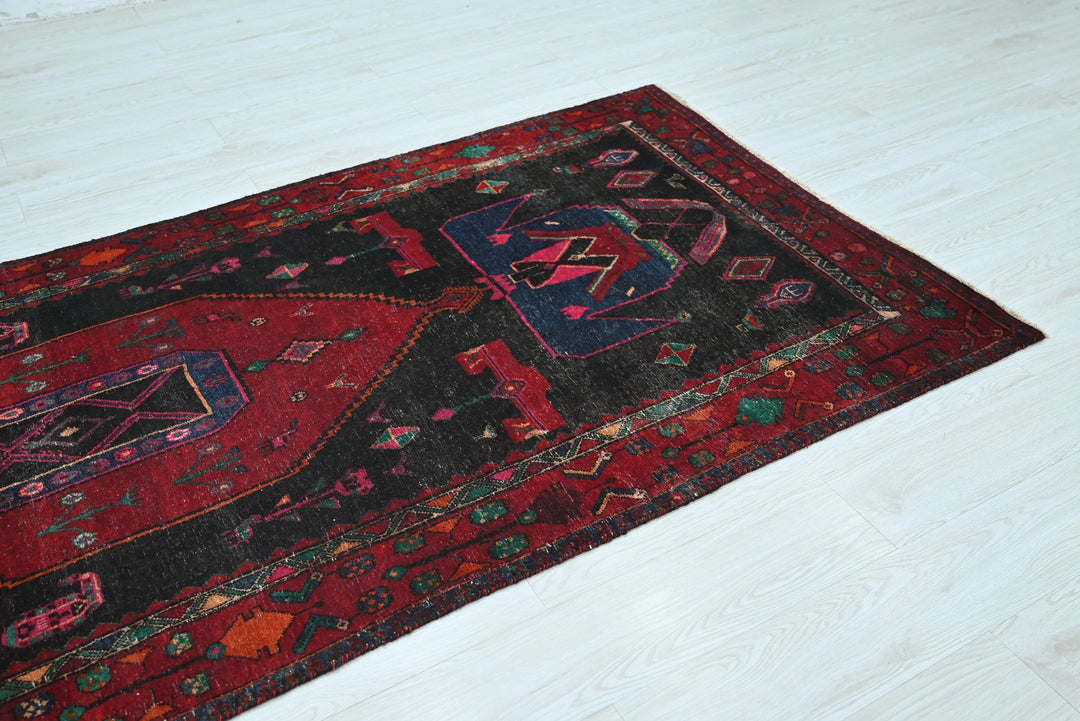 black Medium rug 3' 10" x 8' 4"