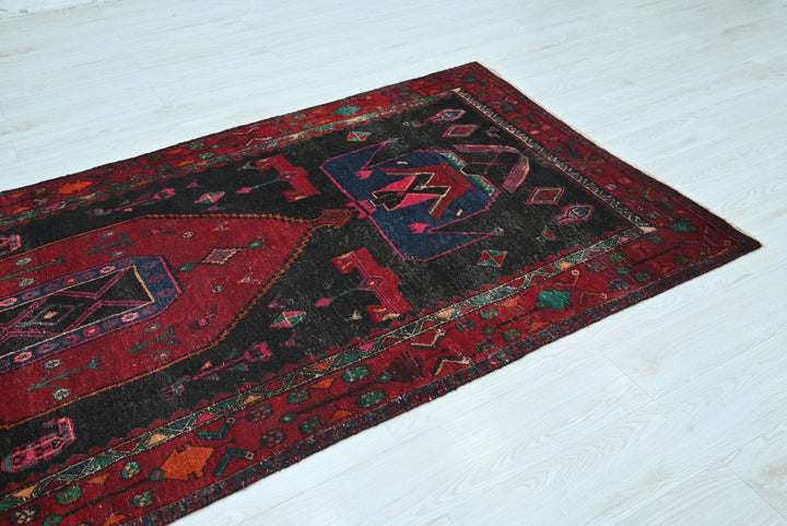 black Medium rug 3' 10" x 8' 4"