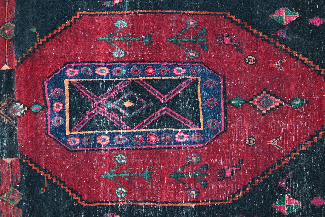 black Medium rug 3' 10" x 8' 4"
