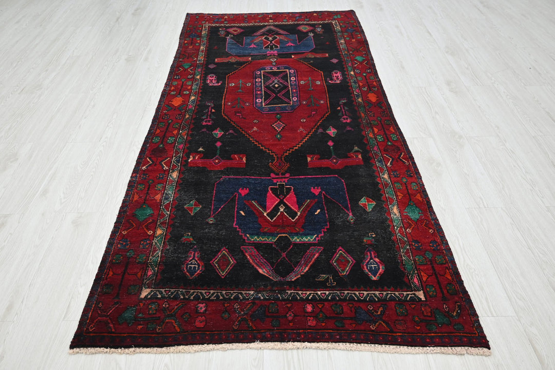 black Medium rug 3' 10" x 8' 4"