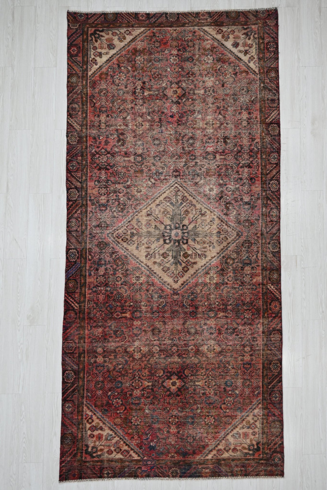 red Large rug 4' 10" x 10' 9"