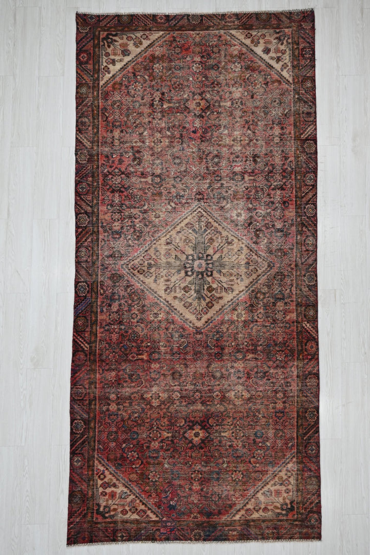 red Large rug 4' 10" x 10' 9"