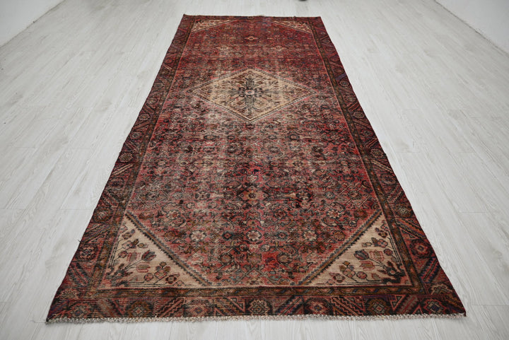 red Large rug 4' 10" x 10' 9"