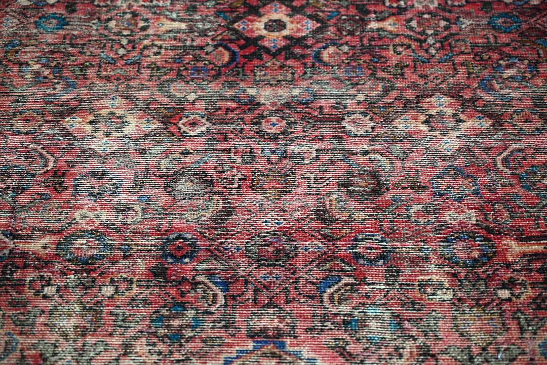 red Large rug 4' 10" x 10' 9"