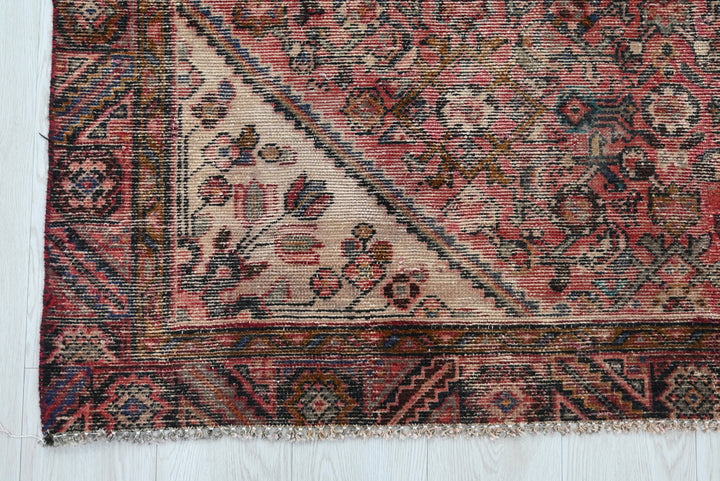 red Large rug 4' 10" x 10' 9"