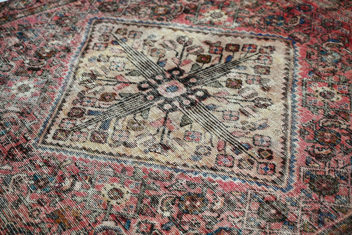 red Large rug 4' 10" x 10' 9"