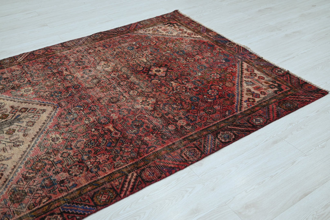 red Large rug 4' 10" x 10' 9"