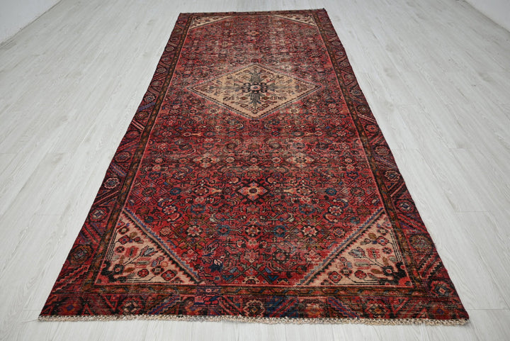 red Large rug 4' 10" x 10' 9"