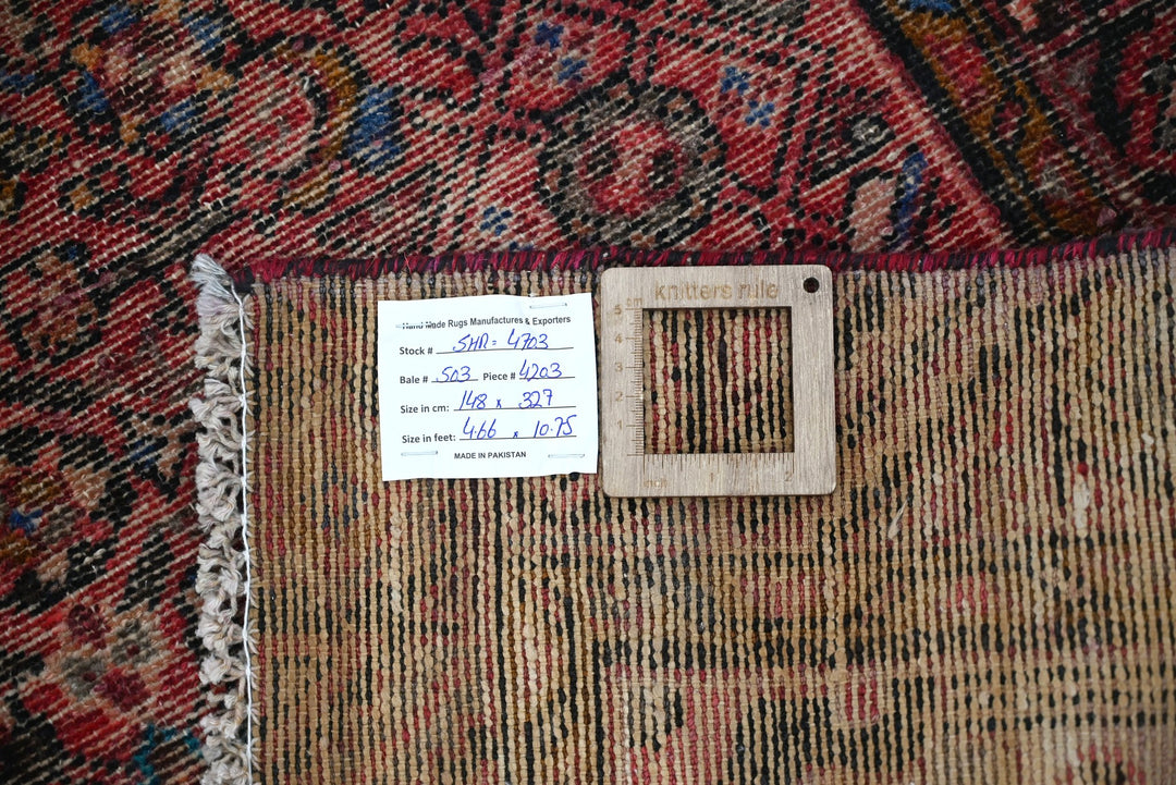 red Large rug 4' 10" x 10' 9"