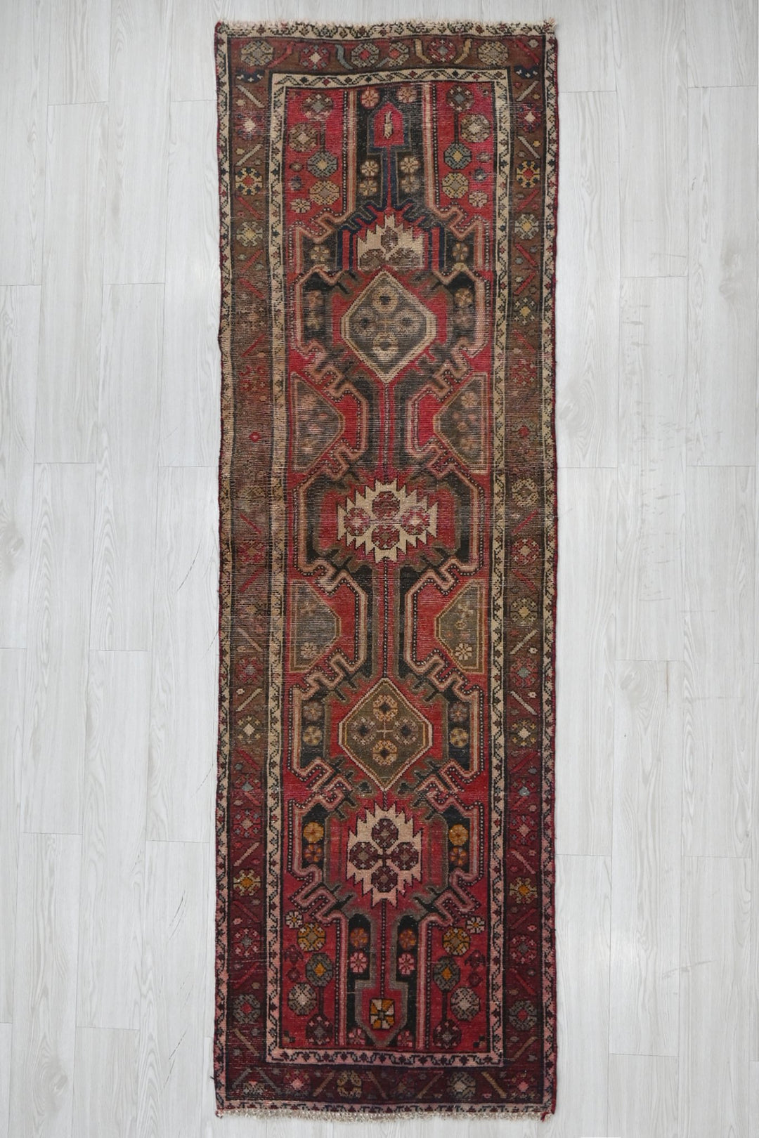 red Runner rug 2' 6" x 8' 3"