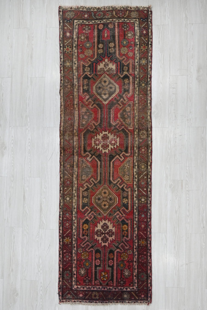 red Runner rug 2' 6" x 8' 3"