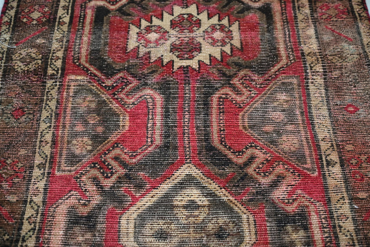 red Runner rug 2' 6" x 8' 3"
