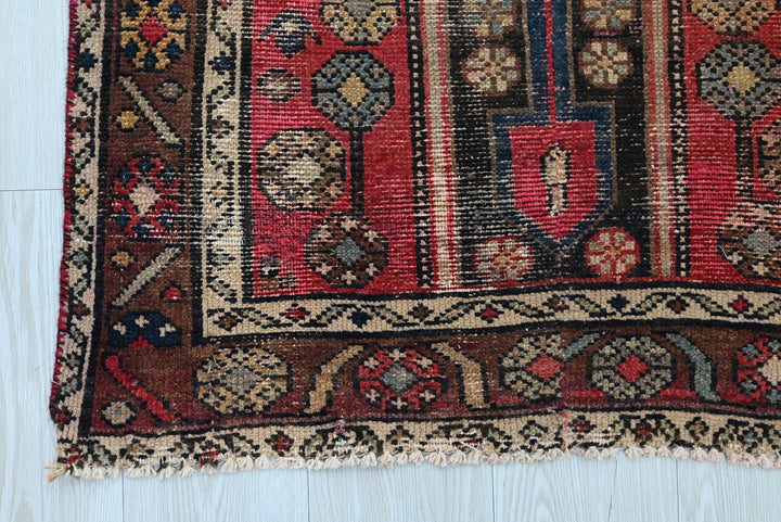 red Runner rug 2' 6" x 8' 3"